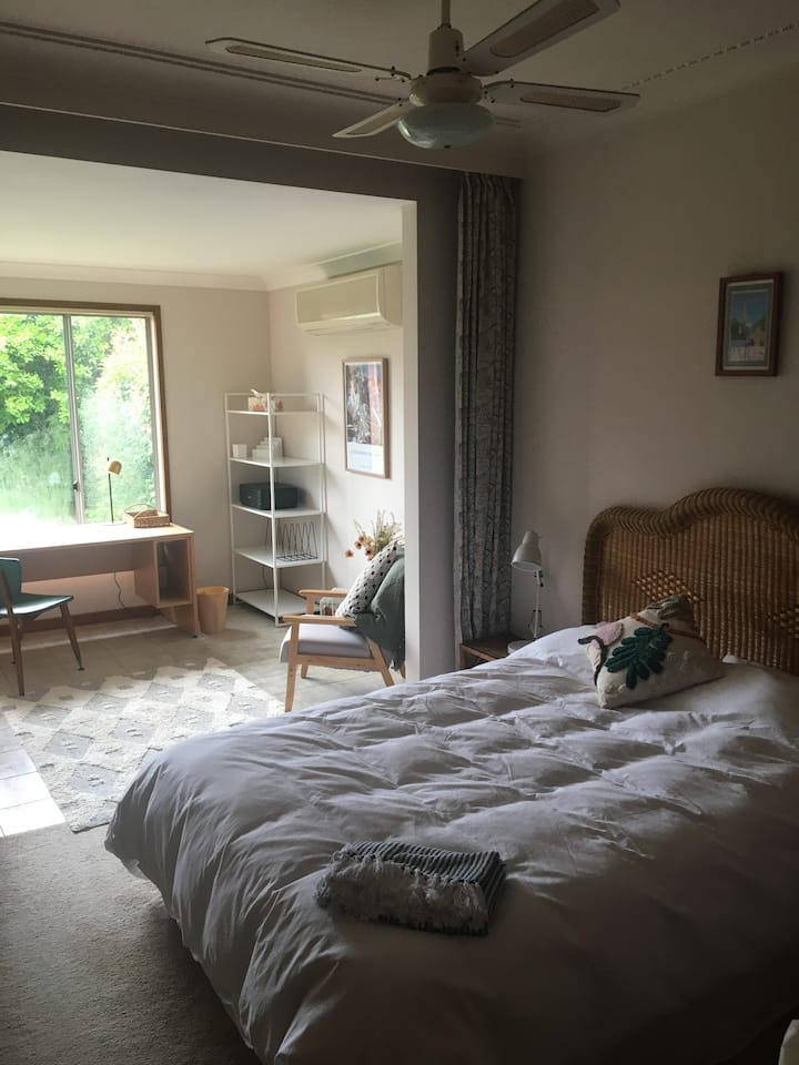 Bedroom including reverse cycle air conditioning, ceiling fan, smart tv, bar fridge, toaster, kettle. Additional Rollaway bed available . Suitable for families with a Porta Cott, high chair, pushchair, baby bath, childrens books,toys & dvd’s avail.