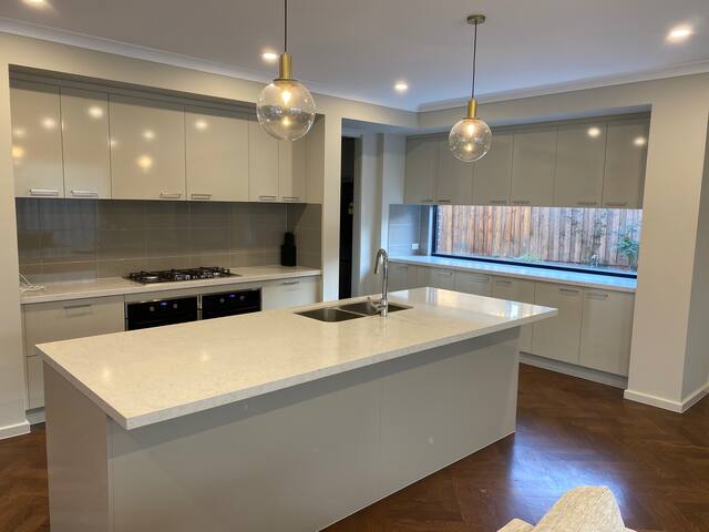 Luxury Retreat in Glen Waverley, Good Location… gallery image 4