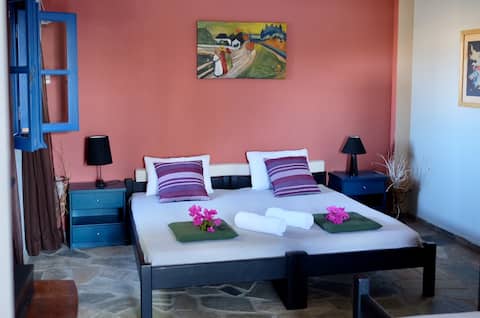 Palm Studios Livadi Schinoussa - Red room