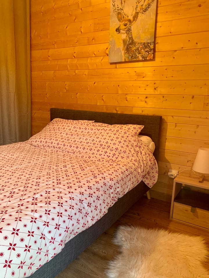 1. spavaća soba s garderobom (krevet 140)