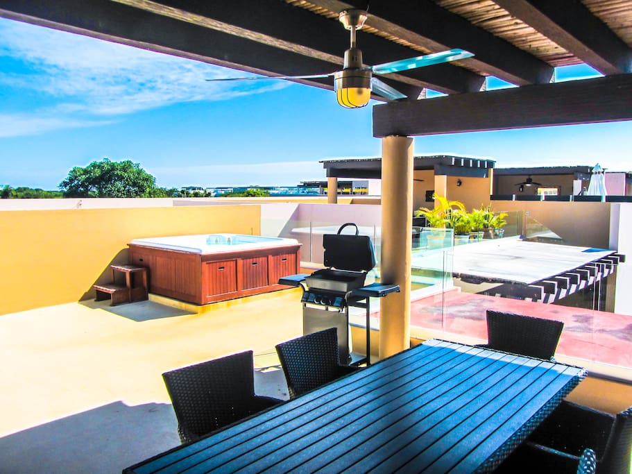 Terraza del penthouse con jacuzzi y BBQ