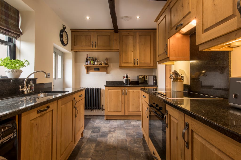 Fully equipped handmade oak & granite country kitchen