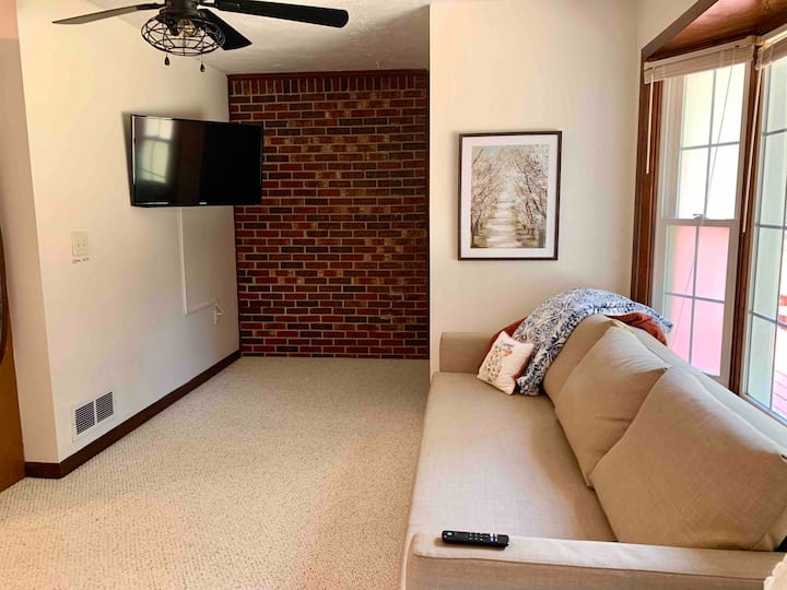 Suite W/lakeview-kitchenette-heartofptc-cartrental - Peachtree City, GA