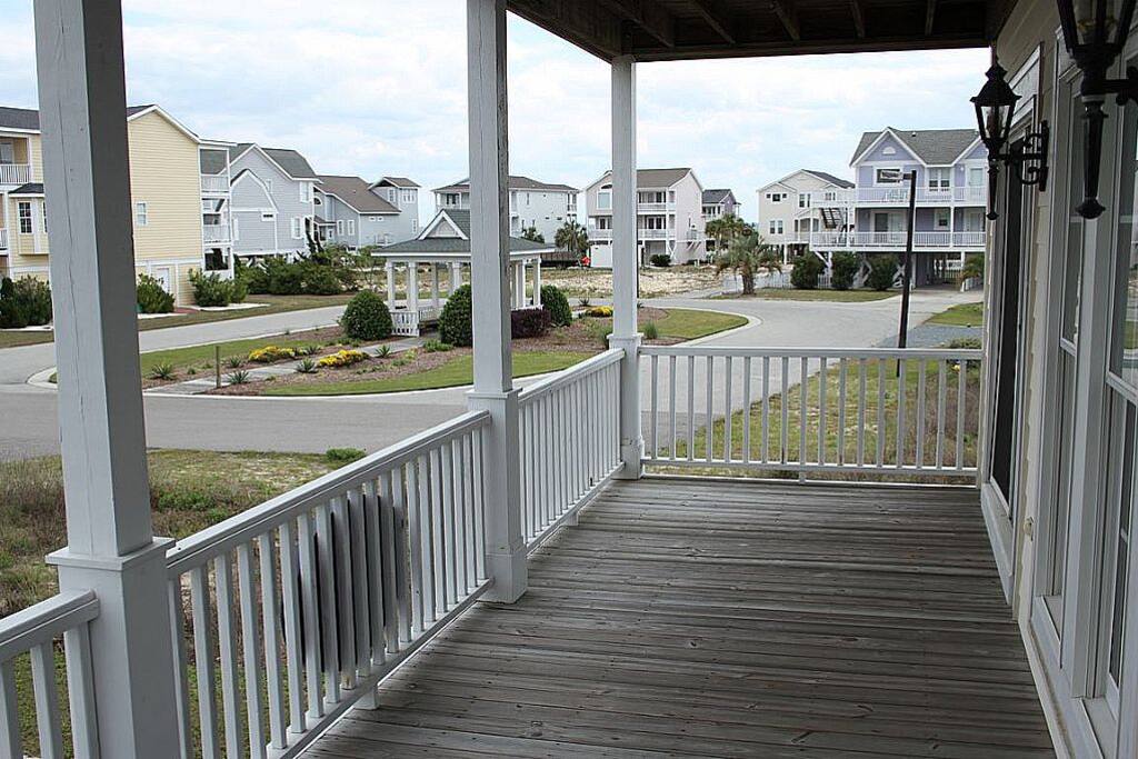 Deck,Porch,Path,Sidewalk,Walkway