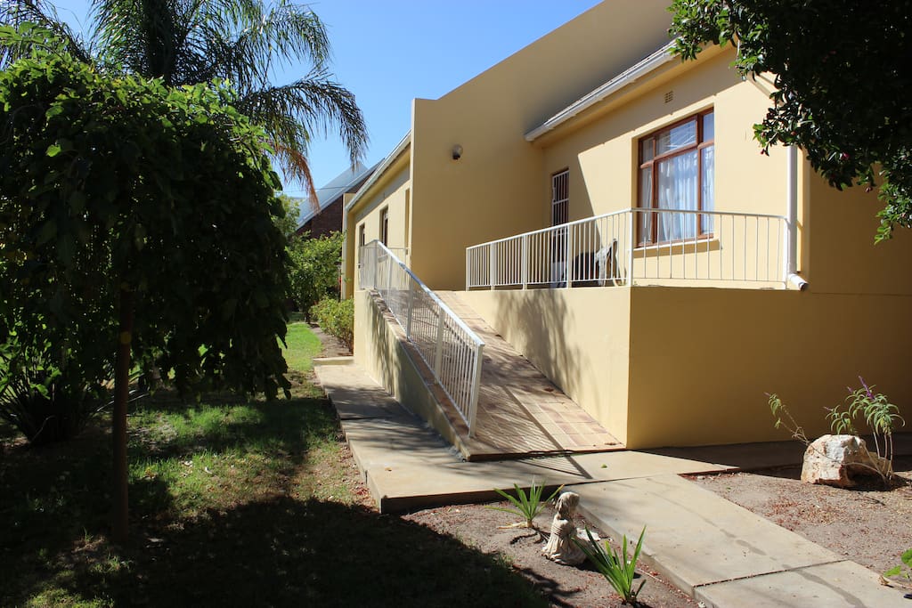 Comfortable & spacious wheel chair friendly 3 bedroom home (3rd room unfurnished)