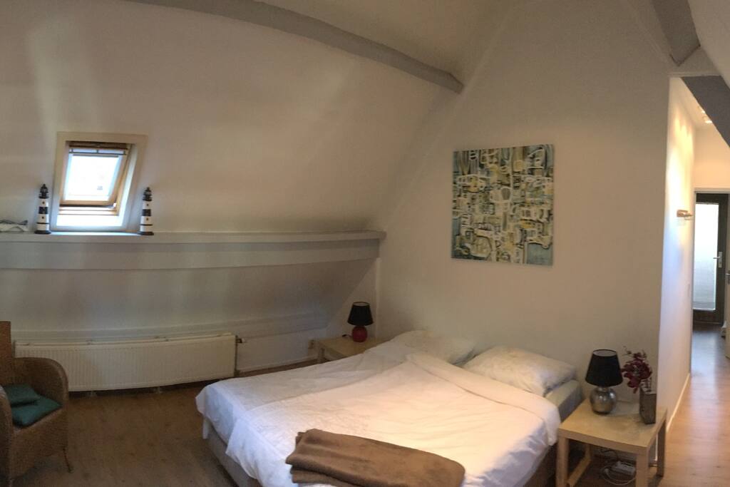 2 persoons boxspring, Auping
Kunnen ook 2 losse bedden van gemaakt worden