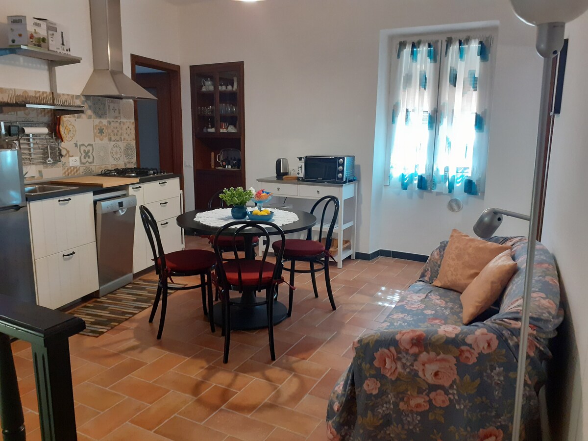 Top Airbnb: CasaRina - Panoramic Terrace, from the mountains to the sea à Imperia