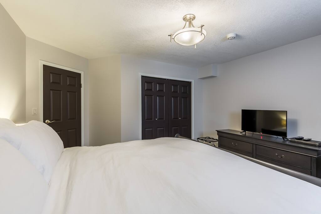 Private King Suite 1