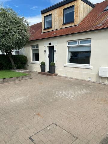 Perfect 4 bedroom 2 bathroom Home gallery image 3