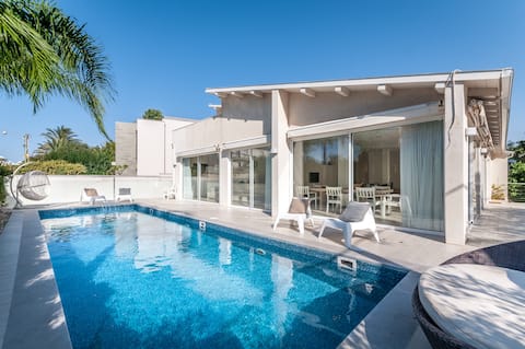 Villa with Pool - Top Location