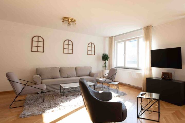 *****Designer 2 BDR in the 18th gallery image 2