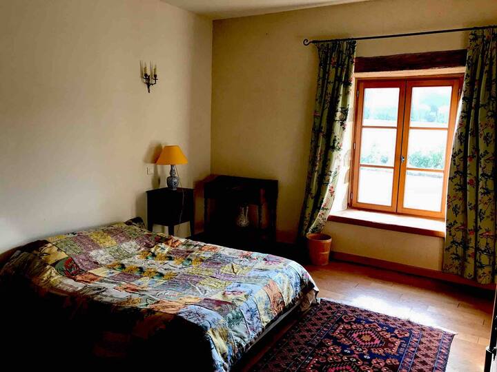 პირველ სართულზე საძინებელი