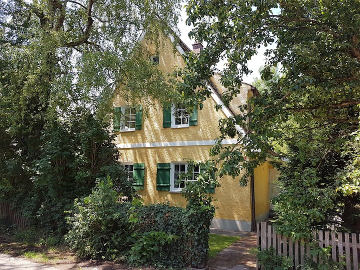 Familyfriendly apartment in the countryside close to the center