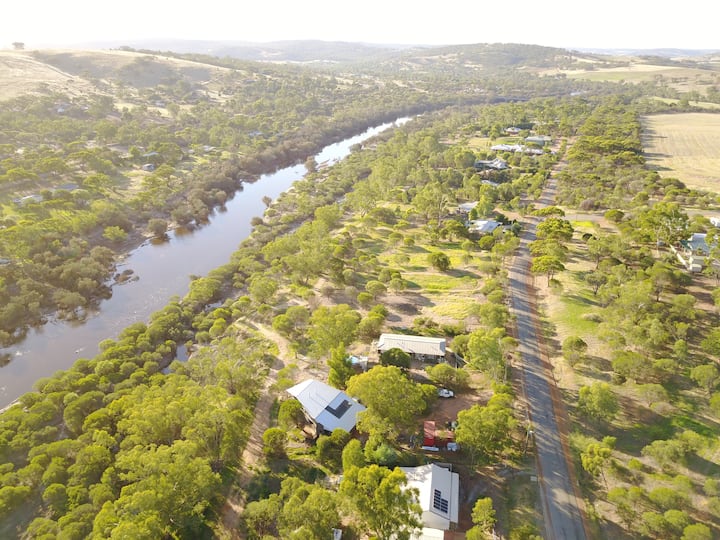 Toodyay Art Shack on Avon River Townhouses for Rent in Toodyay, Western Australia, Australia