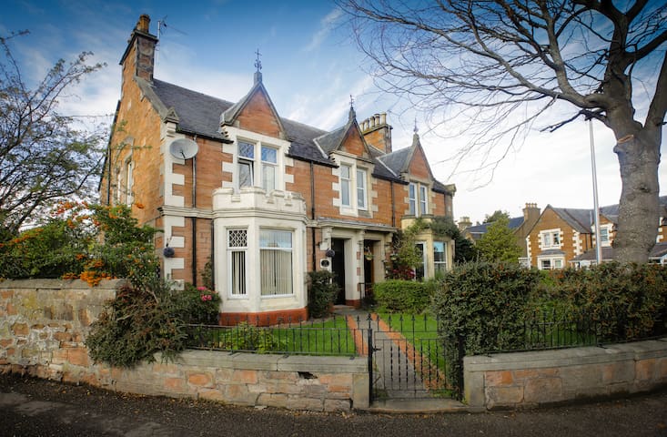 Luxury Ensuite Room in Inverness City Centre
