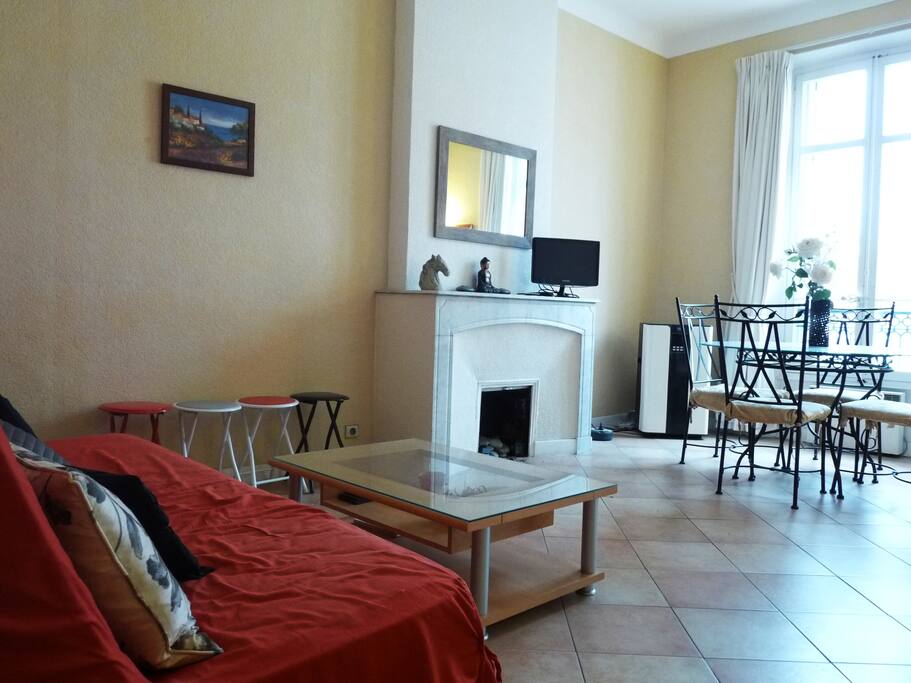 Sitting and dining area