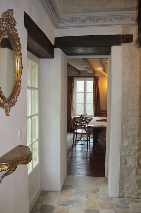 Entrance looking towards living/dining room with open kitchen