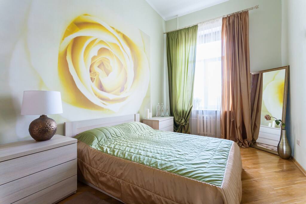 light and synny bedroom
светлая и солнечная спальня