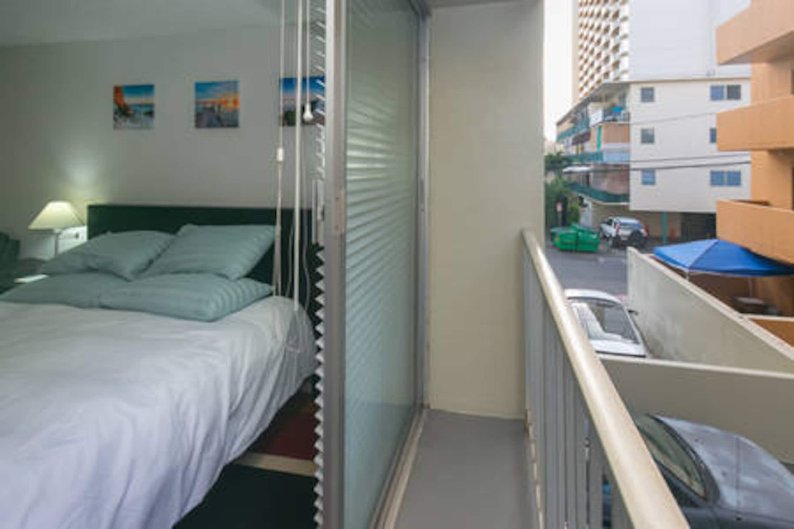 Condo in Honolulu · ★4.86 · Studio · 1 bed · 1 bath - Image 6