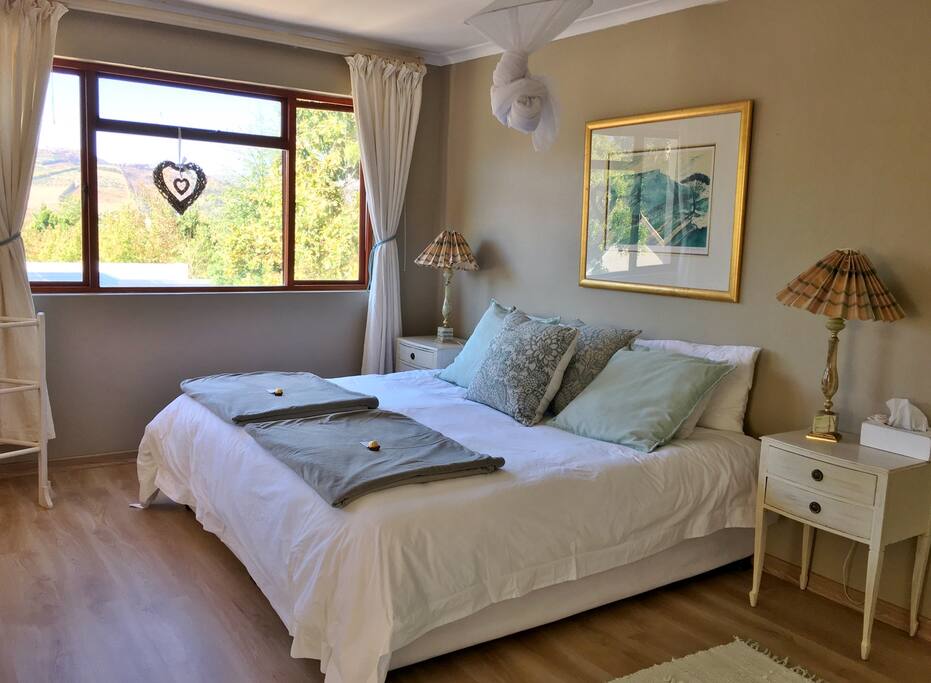 Large Bedroom: King Size Bed