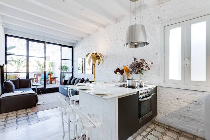 Amazing Penthouse Ramblas. Daily Cleaning! gallery image 2