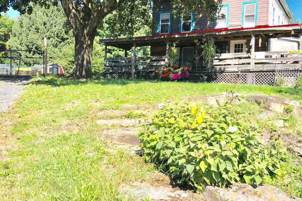 Nothing fancy, just a clean comfy 1820s roadhouse