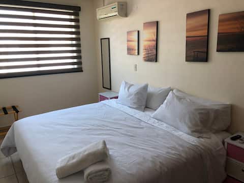 Nicolás 1, centrally located with A/C