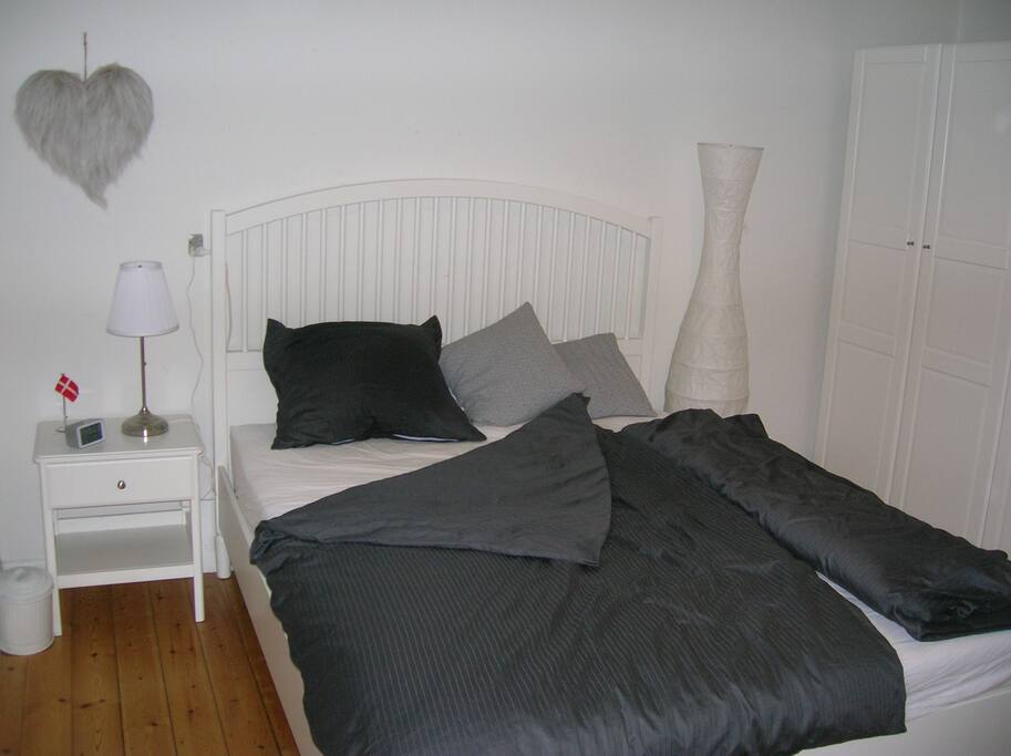 ruhig gelegenes Schlafzimmer