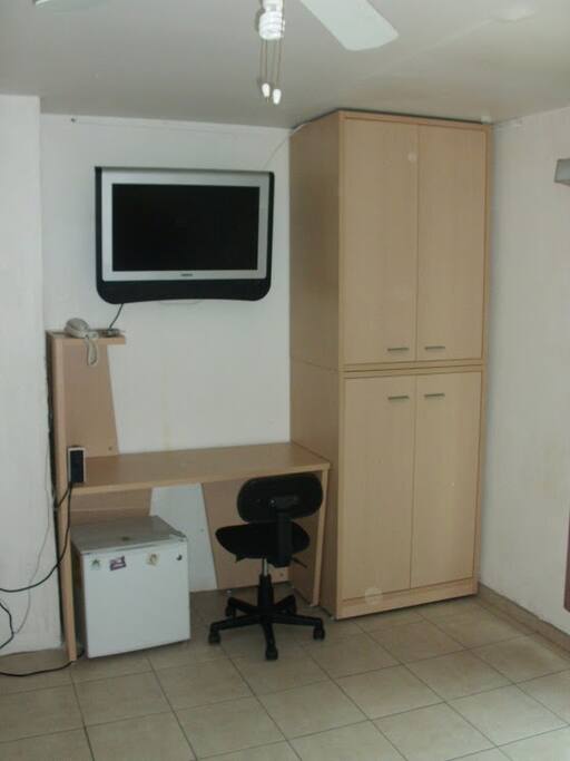 TODAS CON AREA DE TRABAJO, FRIGOBAR, PANTALLA PLANA Y ARMARIO