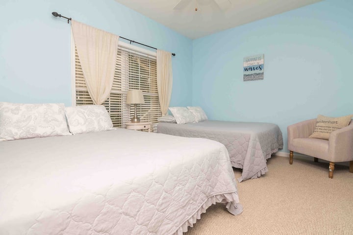 غرفة نوم 2 بسريرين بحجم كبير