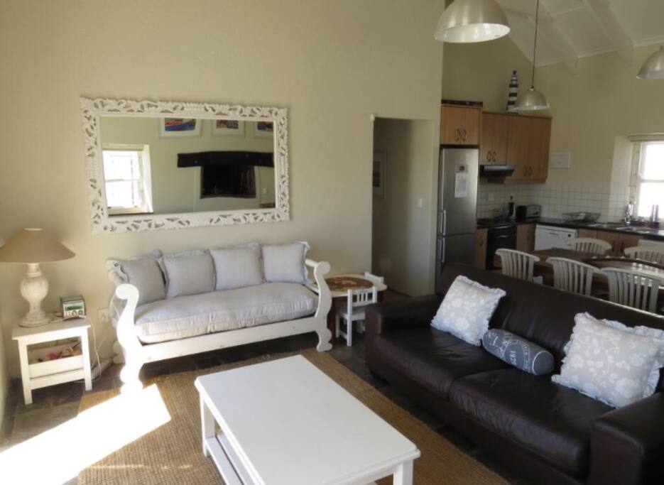 Lounge/Kitchen area