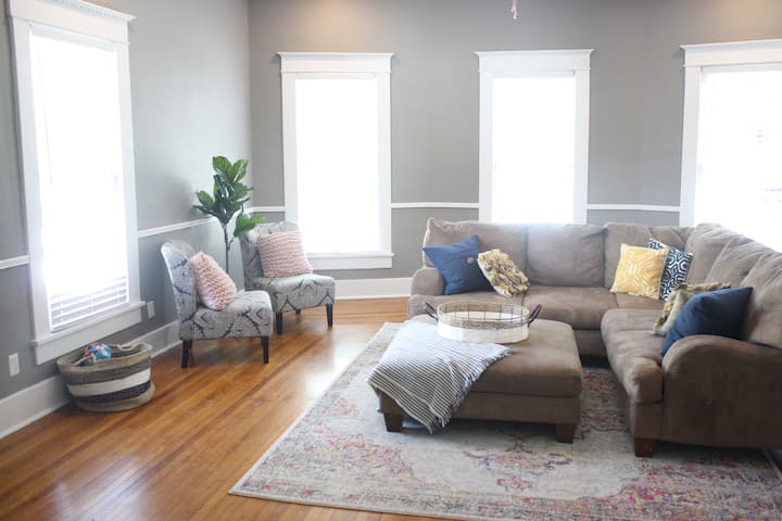 Charming 3 Bedroom Bungalow - Macon, MO