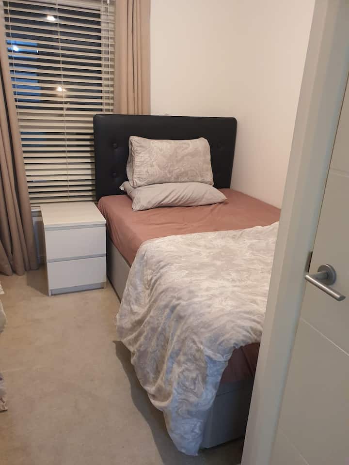 1 Bedroom Available With Parking On Premises Breakfast Included. Cop26 - East Kilbride