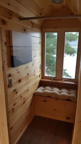 The Treehouse at Fort Hunter Park - Guesthouses for Rent in Harrisburg