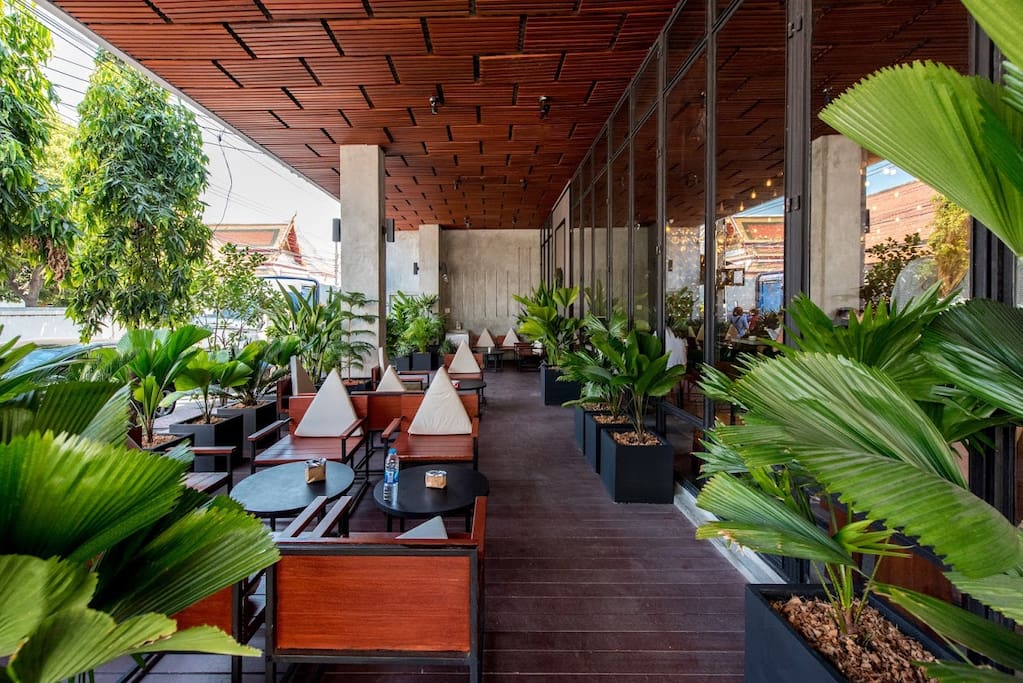 Front seating area