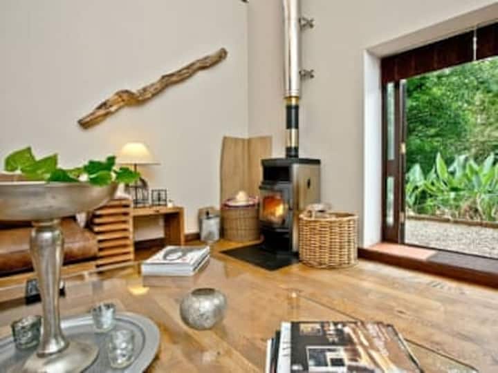 Somerset The Lake House Variable Rates Pls Enquire - Dorset