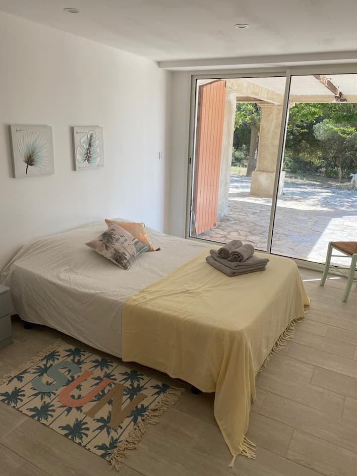 1号卧室配有更衣室