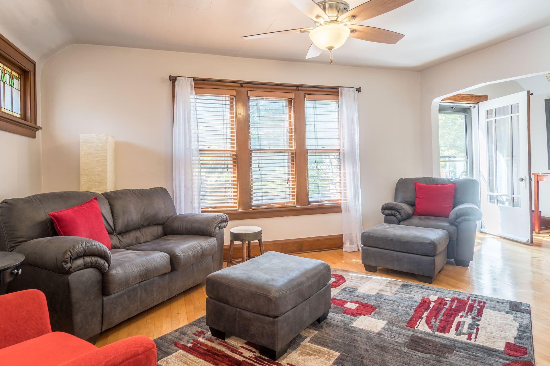 Great Location, Wauwatosa (upper unit)