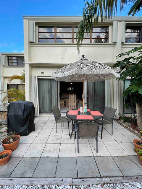 Breathtaking Sunsets!
Florida Keys Chic Townhouse