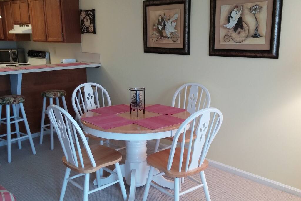 Dining with room for six (table leaf not shown)