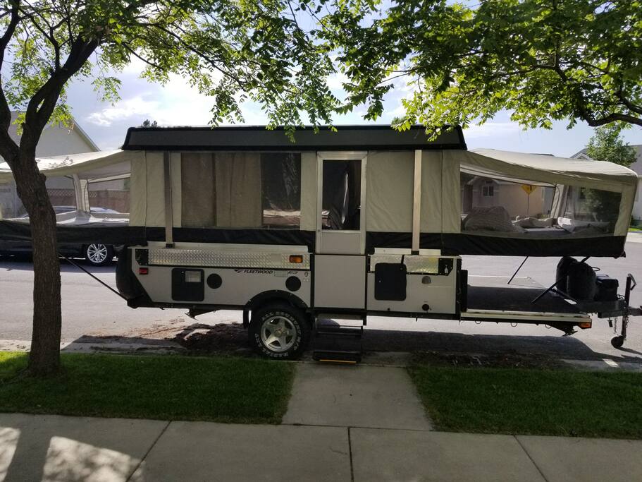 View of the front side of the trailer, fully extended out.