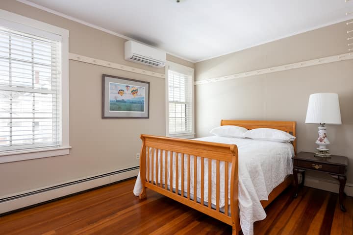 Спалня с двойно легло