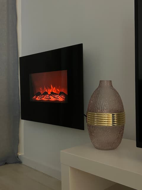 Beautiful loft near the airport with a patio. 4px