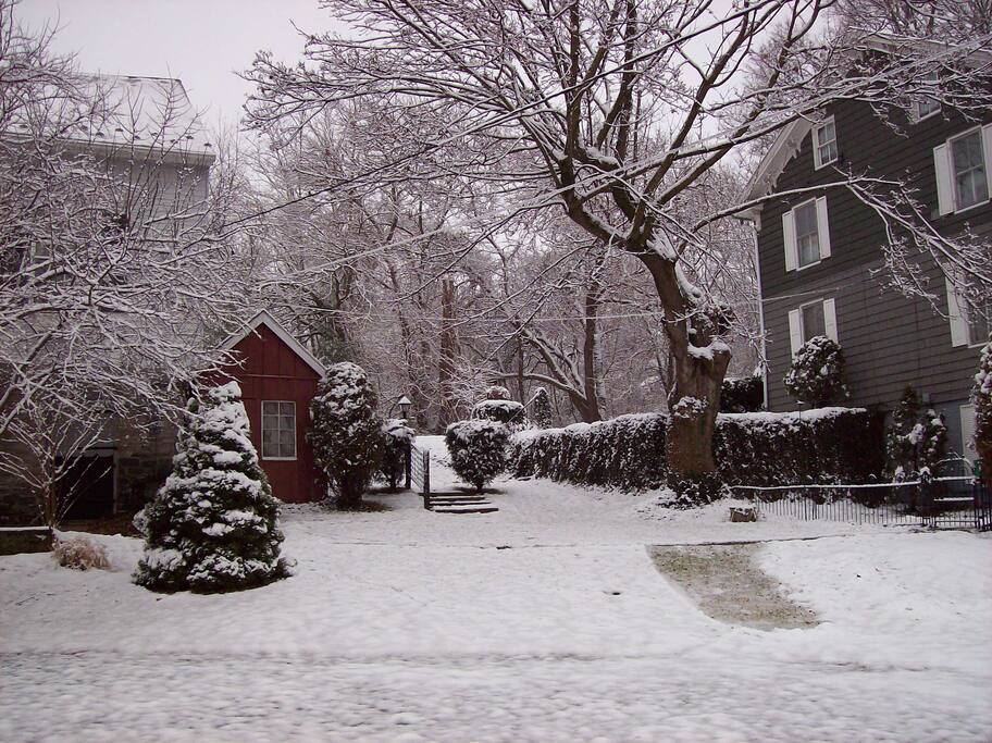Snowy barn and Farmhouse at Fulling Mill
