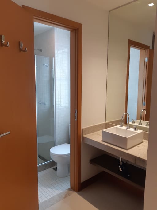 Banheiro e lavabo independentes