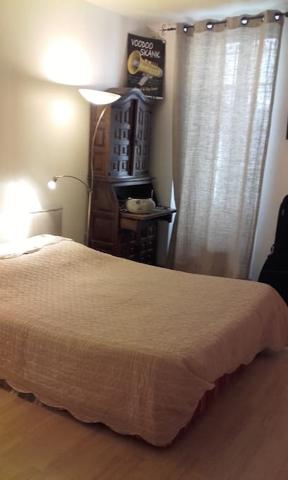 La chambre avec son lit convertible (mais confortable parait-il)