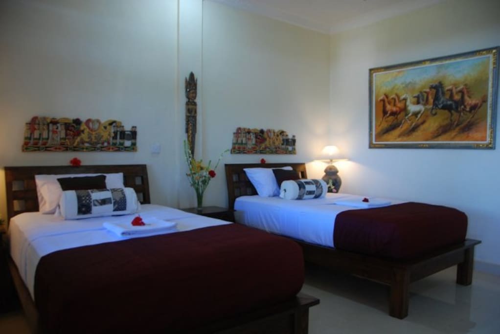 Deluxe Twin Bed