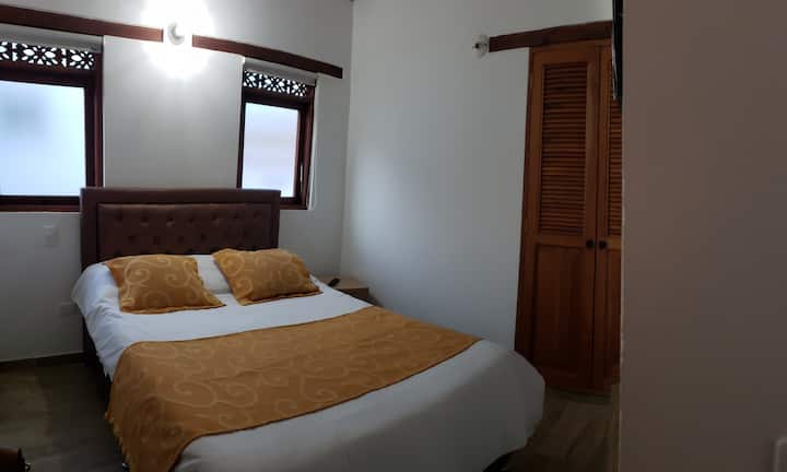 Habitación #2 cama matrimonial.