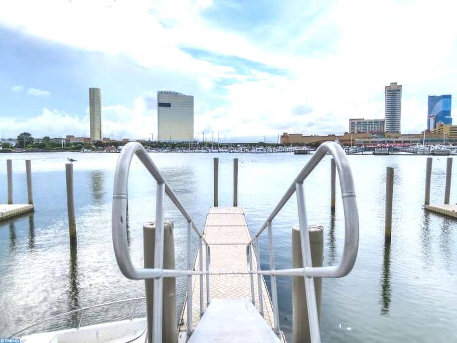 BOAT DOCK SLIP