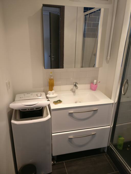 SDB avec douche italienne et lave linge